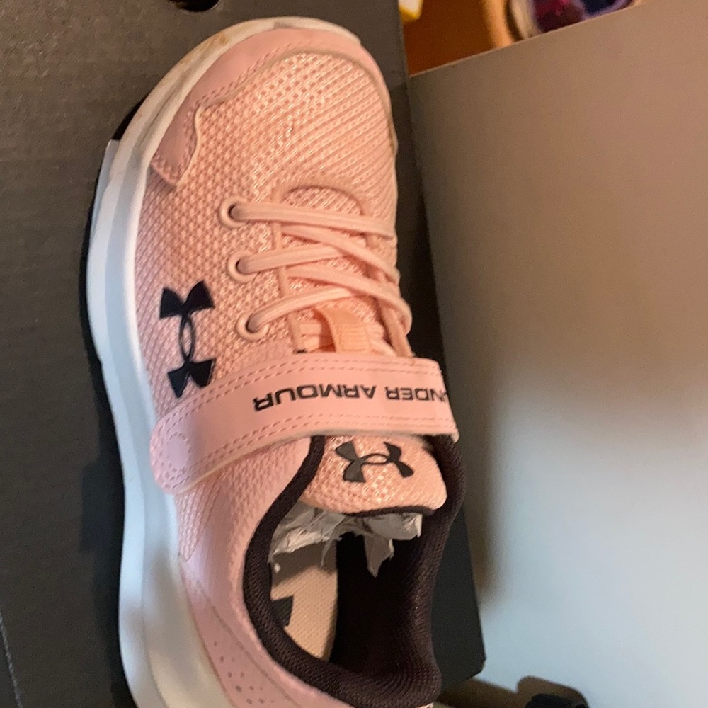 Girls under armor sneakers worn 2 times